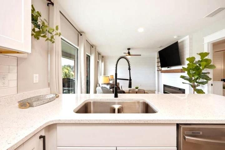 So Fire So Good 3 Comm Pools Lakeview Fireplace 德斯廷 外观 照片