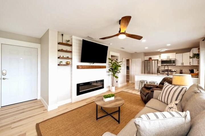 So Fire So Good 3 Comm Pools Lakeview Fireplace 德斯廷 外观 照片